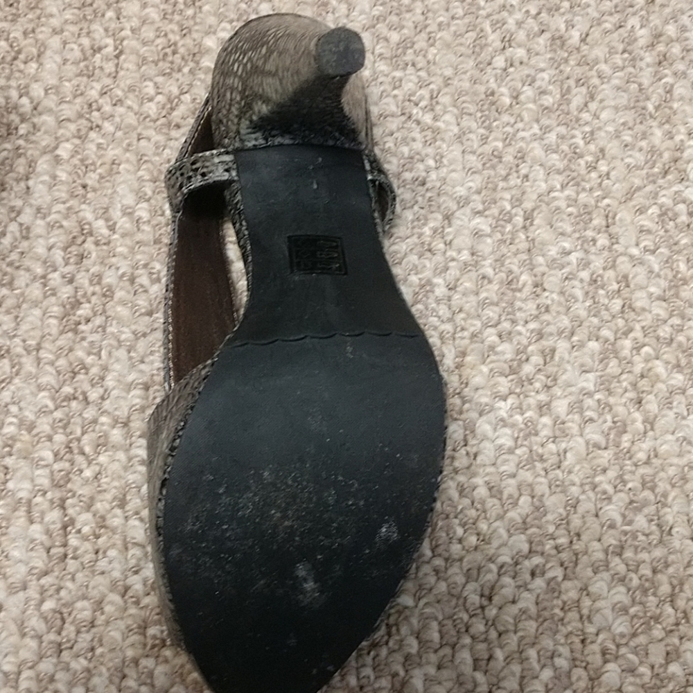 Shoes - Picture 2 of 5